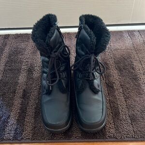 Totes Winter Snow Boots Womens 7M Corrinne Black Faux Leather Zip Faux Fur Wedge